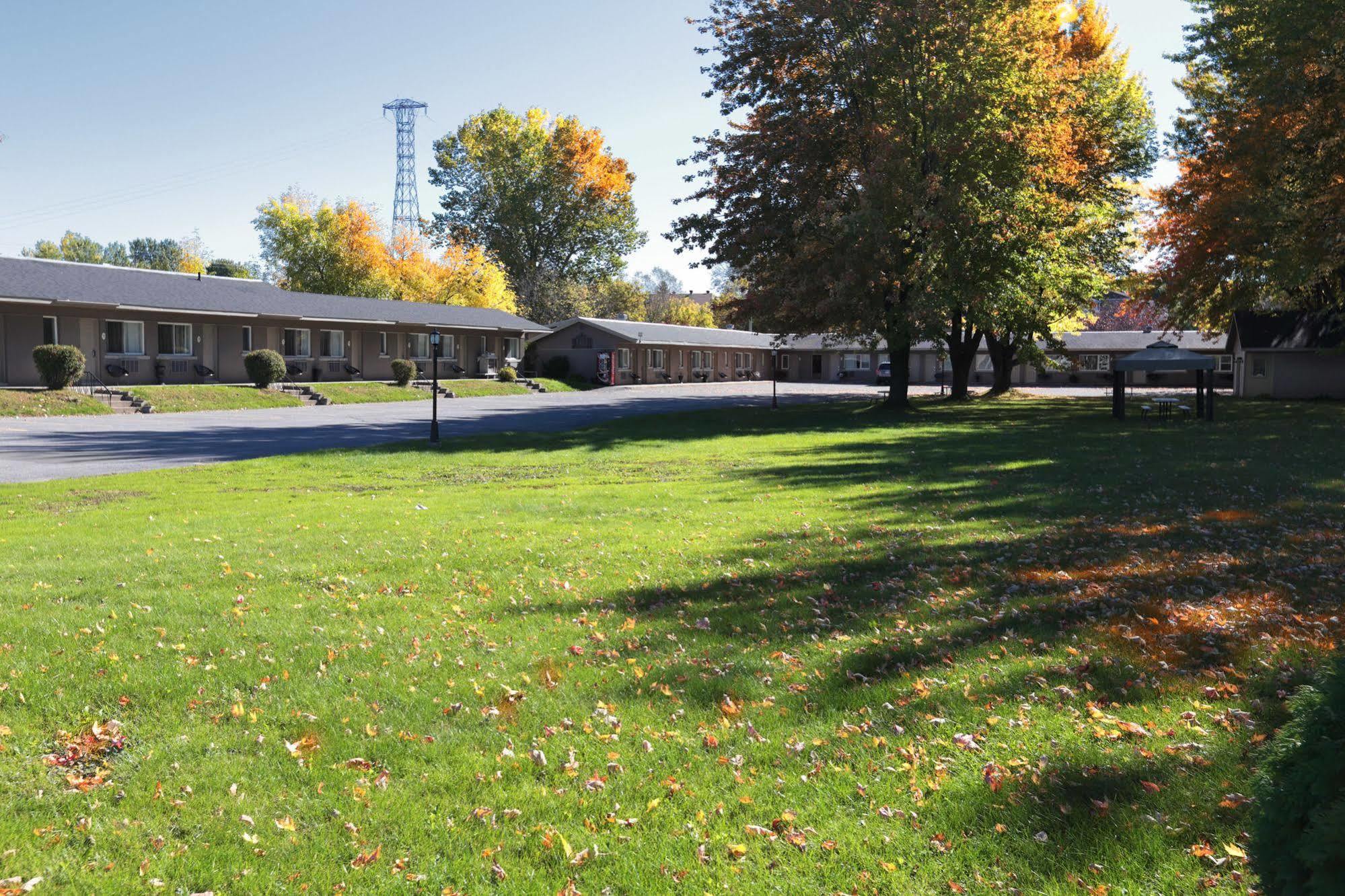 Le Deauville Motel Trois-Rivieres Exterior photo