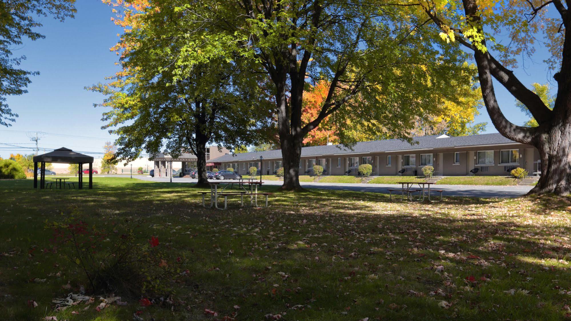 Le Deauville Motel Trois-Rivieres Exterior photo